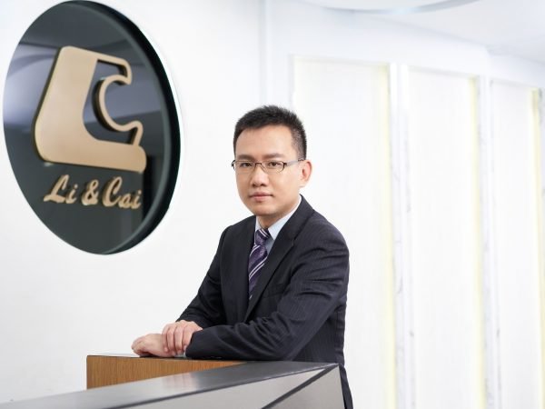 吳俊達律師照片